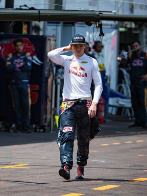 Max Verstappen após bater no treino classificatório para o GP de Mônaco (Foto: EFE)