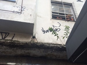 O prédio invadido na Rua do Resende, no Centro do Rio (Foto: Alba Valéria Mendonça/G1) O prédio invadido na Rua do Resende, no Centro do Rio (Foto: Alba Valéria Mendonça/G1)