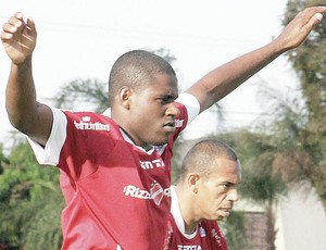 Victor Cardoso - zagueiro Vila Nova (Foto: Sebastião Nogueira / O Popular)