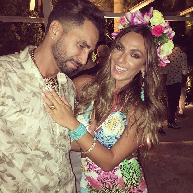 Latino e Nicole Bahls em festa em São Paulo (Foto: Instagram/ Reprodução)
