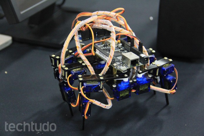 Módulos de Arduino criam robôs como a 'aranha metálica' é controlada pelo celular (Foto: Renato Bazan/TechTudo) Módulos de Arduino criam robôs como a 'aranha metálica' é controlada pelo celular (Foto: Renato Bazan/TechTudo)