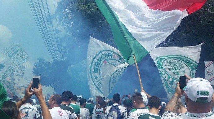 Antes de final, torcida vai à Academia para incentivar elenco do Palmeiras