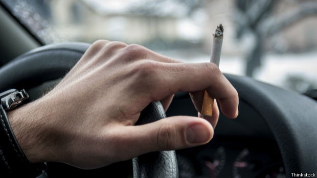 Inglaterra e país de Gales estudam medidas para proteger mais jovens do fumo passivo (Foto: Thinkstock)