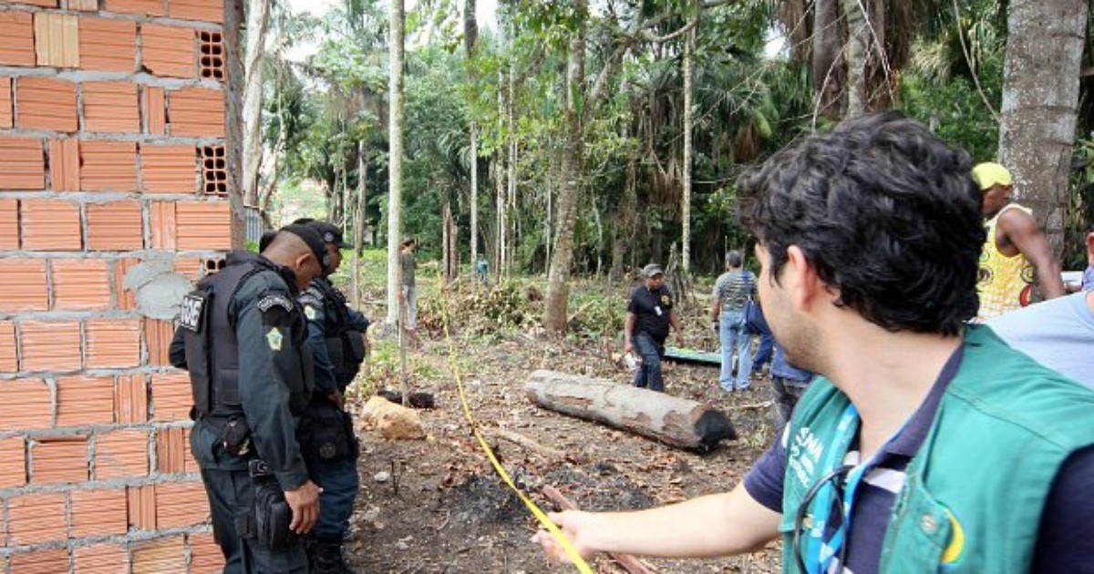 G1 Obras irregulares são demolidas em área de preservação em Manaus