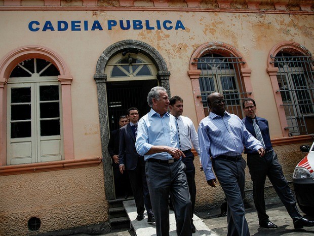 Ministro Joaquim Barbosa durante visita à Cadeia Pública em Manaus (Foto: Divulgação/ TJ-AM)
