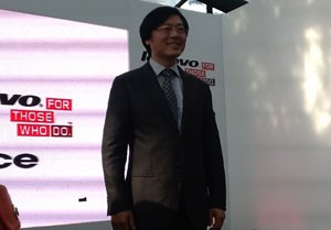 Presidente mundial da companhia, Yang Yanquing, em anúncio da compra da CCE (Foto: Amanda Demetrio/G1)