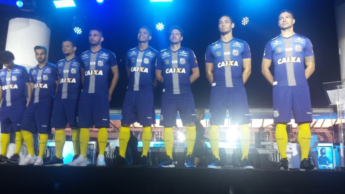 Santos Terceira Camisa Azul (Foto: Bruno Giufrida)