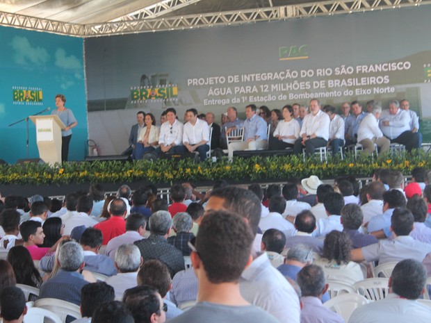 Dilma Rousseff durante evento em Cabrobó (Foto: Taisa Alencar/G1)