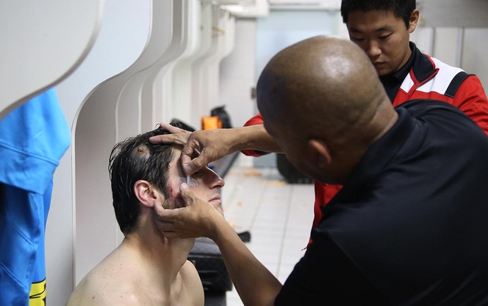 Corte na cabeça de Denis, do São Paulo (Foto: Rubens Chiri/saopaulofc.net) Corte na cabeça de Denis, do São Paulo (Foto: Rubens Chiri/saopaulofc.net)