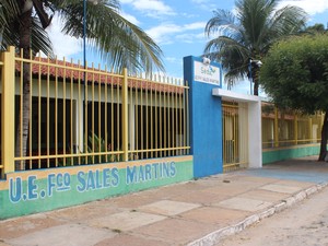 Vítima de estupro coletivo retornou às aulas no colégio em Castelo do Piauí (Foto: Catarina Costa / G1)