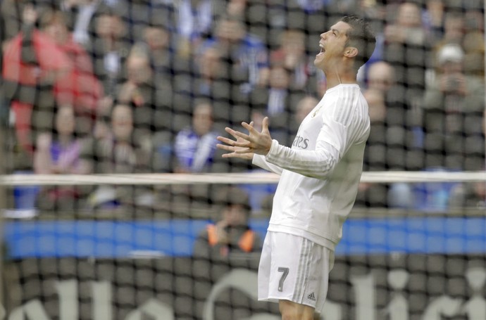 Cristiano Ronaldo em La Coruña x Real Madrid (Foto: Reuters)
