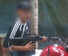 Menores postam fotos com armas e dinheiro no Rio (Reprodução/TV Globo)