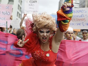 Protesto reuniu integrantes de movimentos sociais em defesa dos direitos gays (Foto: Nelson Antoine/Foto Arena/ Estadão Conteúdo)