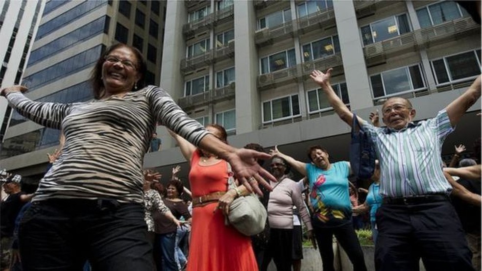 Geração que hoje tem mais de 50 anos tem nível de saúde e vitalidade maior que as gerações anteriores (Foto: BBC)