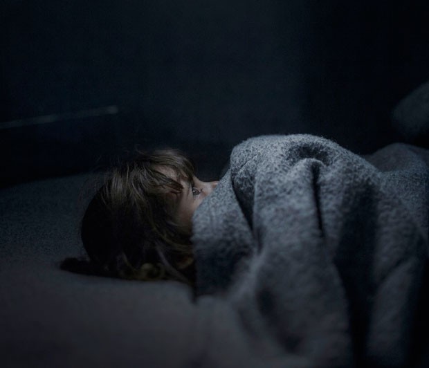 Fara, de dois anos, dorme na Jordânia; ela foi uma das crianças refugiadas retratadas na série 'Onde as crianças Dormem', de Magnus Wennman (Foto: Magnus Wennman/Aftonbladet)