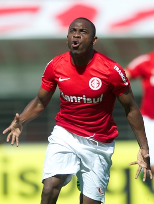 Willians comemora gol do Inter no Gre-Nal (Foto: Alexandre Lops/Divulgação, Inter)