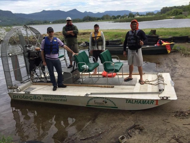 Técnicos ambientais realizam ação na Bacia Hidrográfica do rio Tramandaí (Foto: Divulgação / Sema RS)