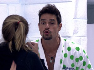 Diego discute por cigarro (Foto: BBB/ TV Globo)