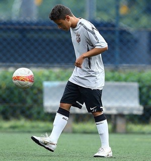 Marcelinho diz que filho bate na bola como o pai: 