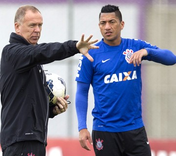 Jogadores compram discurso de Mano, e Timão cresce taticamente
