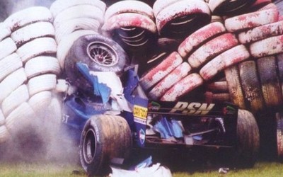 Fórmula 1: o acidente de Luciano Burti no GP da Bélgica em 2001 (Foto: Reprodução)