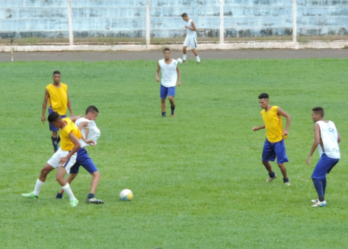 Osvaldo Cruz treinamento Estádio Brenão (Foto: Ronaldo Nascimento / GloboEsporte.com)