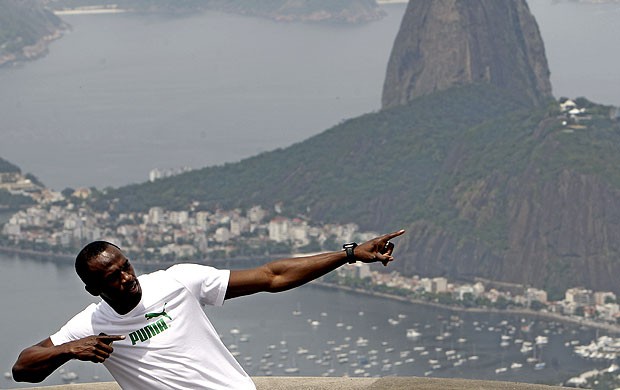 Bolt no Cristo Redentor Rio de Janeiro (Foto: Antonio Lacerda / EFE)