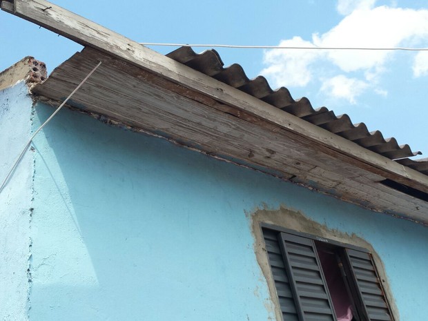 Casas foram destelhadas em São Miguel do Oeste (Foto: Defesa Civil/Divulgação)