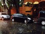 Se fio cair sobre carro, não desça, recomendam especialistas Se fio cair sobre carro, não desça, recomendam especialistas