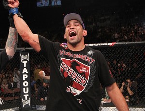 Werdum comemora vitória sobre Roy Nelson no UFC 143, em Las Vegas (Foto: Getty Images)