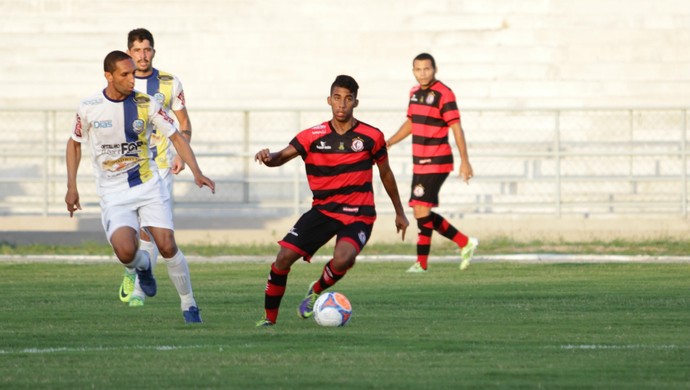 Lucena x Campinense, no Estádio Amigão, pelo Campeonato Paraibano 2015 (Foto: Nelsina Vitorino / Jornal da Paraíba)