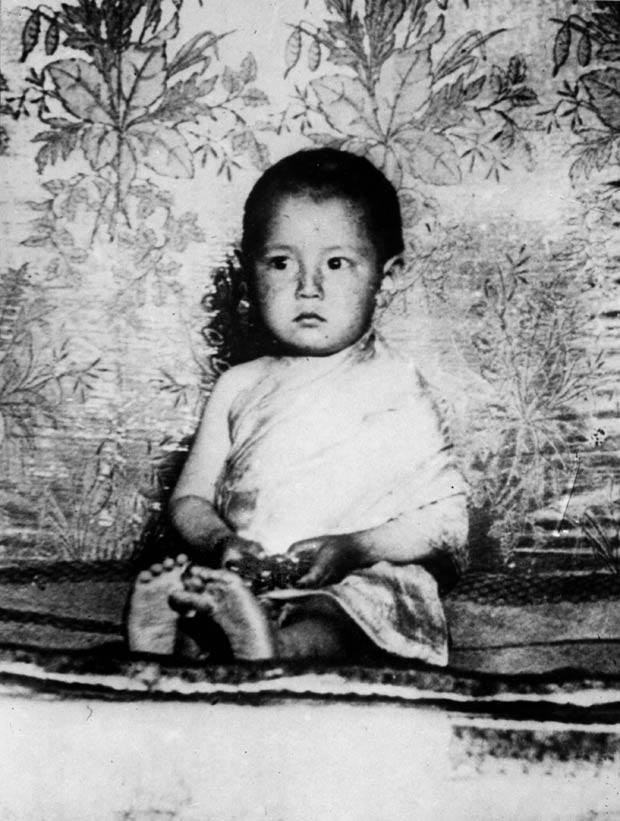 O jovem Tenzin Gyatso. O menino foi proclamado Dalai Lama em 1940, aos 4 anos de idade (Foto: AFP/© Collection Roger-Viollet)