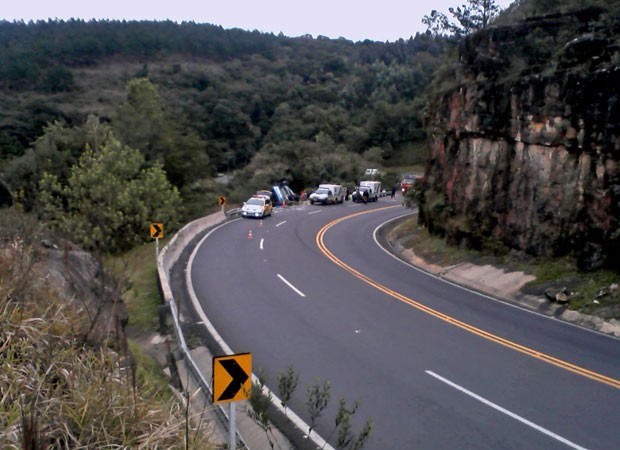 acidente rodovia paraná ônibus 1 (Foto: Divulgação/Polícia Rodoviária Estadual)