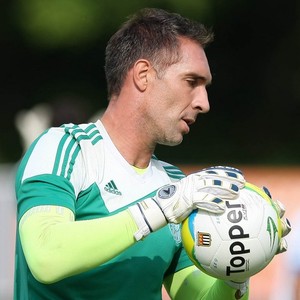 Prass usará cotoveleira especial nos treinos para fase final de recuperação