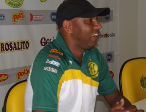 Anderson Batatais, técnico do Mirassol (Foto: Marcos Lavezo)