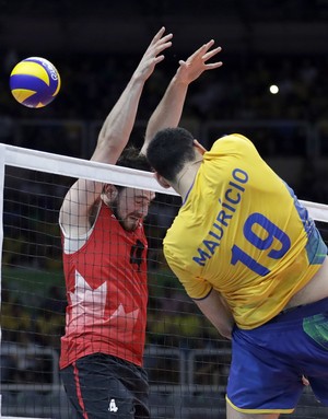 vôlei, Brasil x canadá, maurício (Foto: AP Photo / Jeff Roberson) vôlei, Brasil x canadá, maurício (Foto: AP Photo / Jeff Roberson)