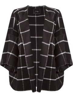 13.04: o casaco estilo kimono alonga a silhueta, é ultramoderno e por não ter botões é perfeito para temperaturas amenas. Em estampa xadrez –  trend dificílima de sair de campo –, o modelo da Canal é nosso casaco do dia. 