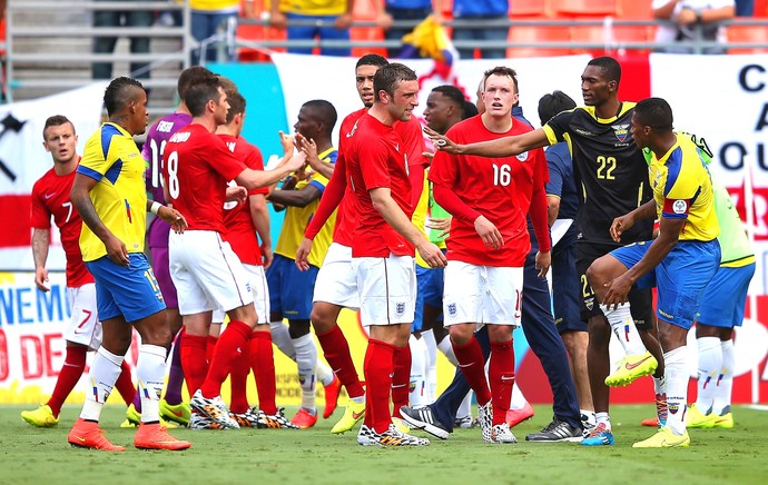 Confunsão Valencia Equador e Inglaterra (Foto: Getty Images)