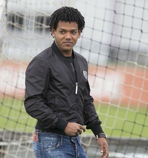 De férias, Romarinho aposta no Timão e planeja novo vídeo sobre o Palmeiras