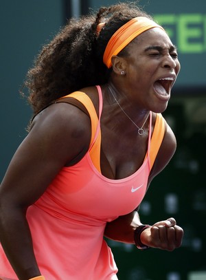 Serena Williams vence Niculescu no WTA de Miami (Foto: AP)
