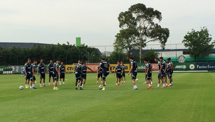 Palmeiras espera propostas de fora do Brasil, mas planeja 