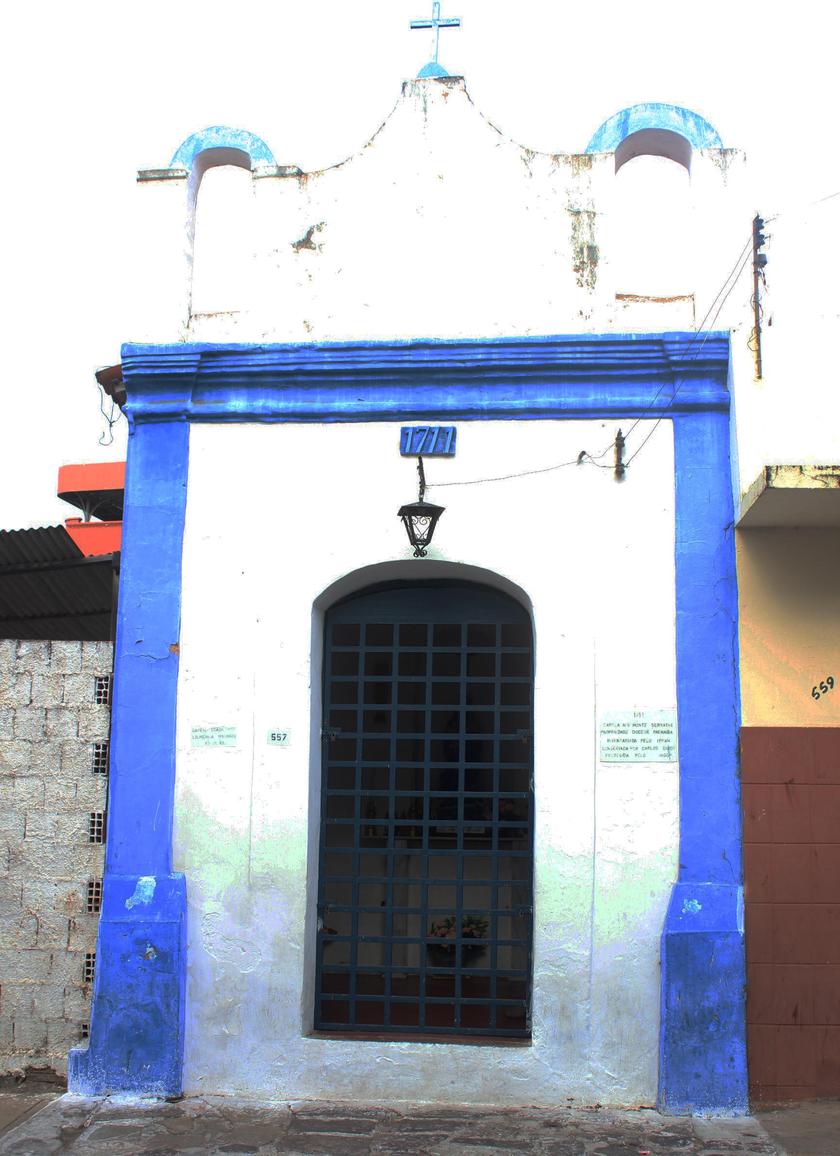 Pequena capela de Nossa Senhora de Montserrat fica na Rua Duque de Caxias (Foto: Patrícia Andrade/G1)