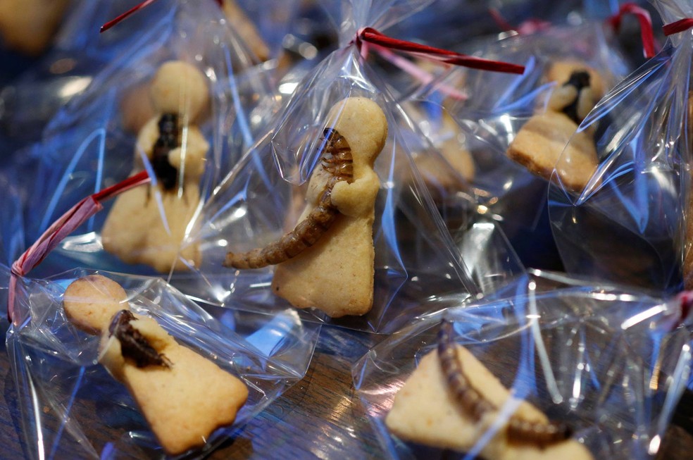 Bar oferece cookies com insetos caramelizados (Foto: Toru Hanai/Reuters)