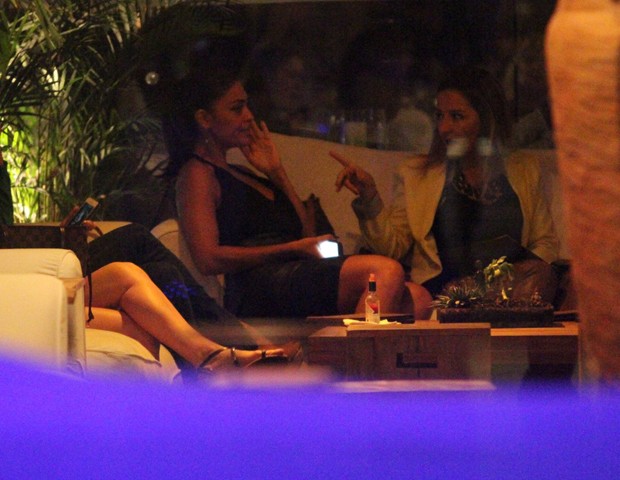 Juliana Paes e amigas (Foto: Fábio Moreno/AgNews) Juliana Paes e amigas (Foto: Fábio Moreno/AgNews)