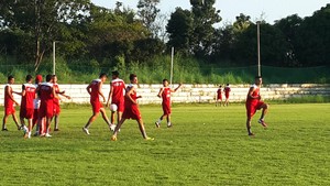 Jogadores do River-PI fizeram breve treinamento físico (Foto: Marco Freitas) Jogadores do River-PI fizeram breve treinamento físico (Foto: Marco Freitas)