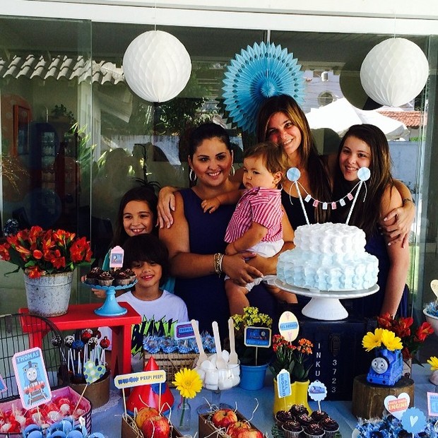 Cristiana Oliveira e as filhas (Foto: Reprodução/Instagram)