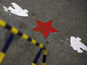 Estrela soviética e pombas brancas estão pintadas no chão de abrigo nuclear soviético perto da vila de Misov, na República Tcheca (Foto: Petr Josek/Reuters)