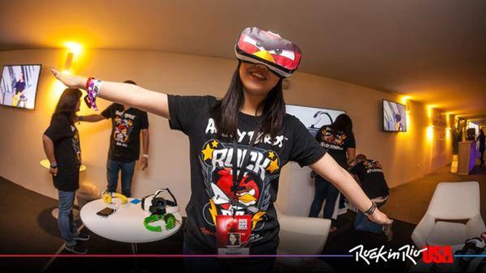 Visores de realidade virtual foram apresentados com capas de Angry Birds no evento (Foto: Divulgação)