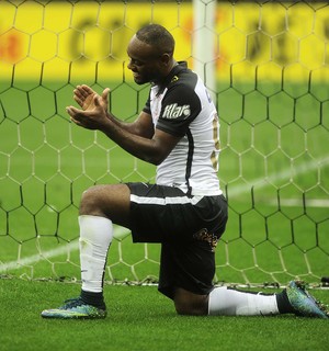 Retirado da camisa, patrocinador diz que tem contrato com o Corinthians