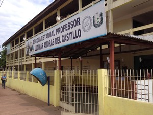 Escola tem 1.200 alunos divididos em três turnos (Foto: Abinoan Santiago/G1)